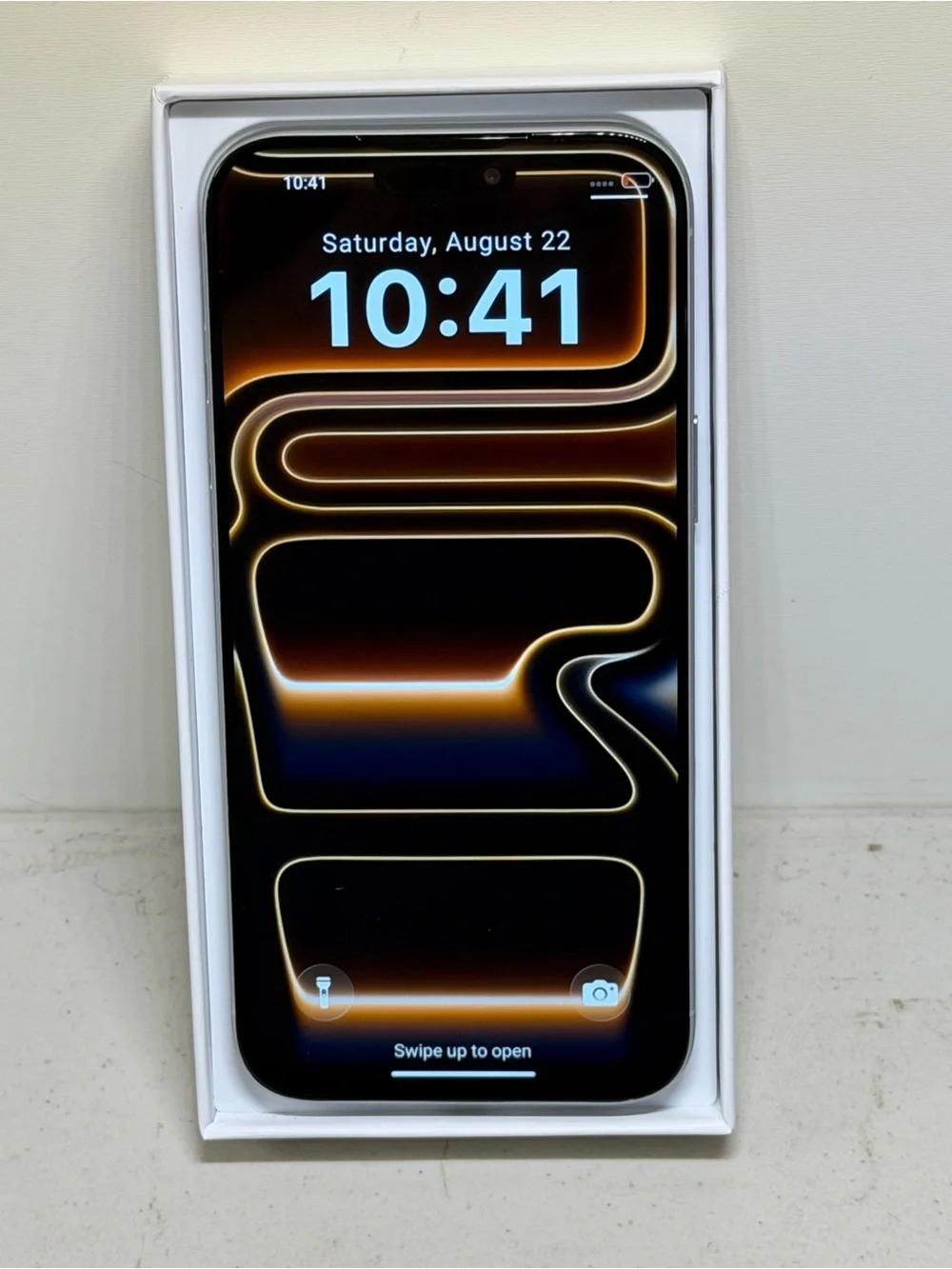 Smartphone High quality Silver & White Smartphone - Modern Dual-Tone Design 1TB